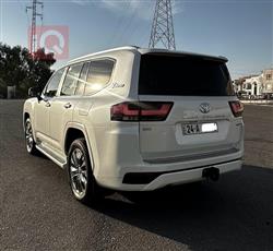 تۆیۆتا لاند کروزەر